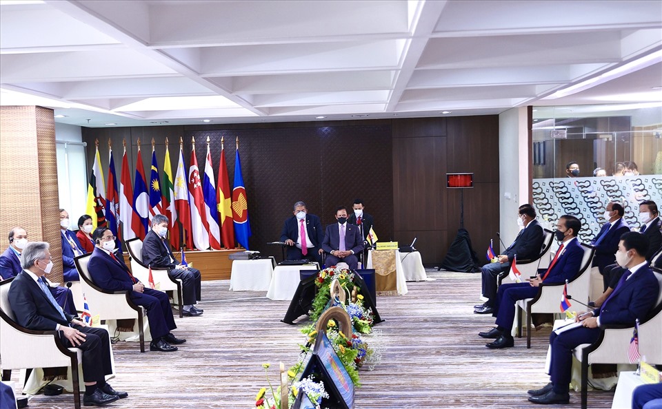 Hội nghị trực tiếp lần đầu tiên giữa các nhà lãnh đạo ASEAN trong năm 2021. Ảnh: VGP