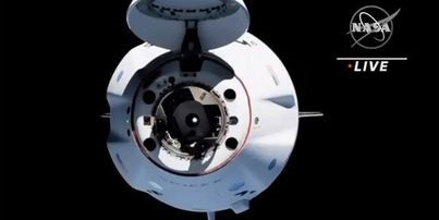 Tàu vũ trụ SpaceX Crew Dragon được nhìn thấy từ Trạm Vũ trụ Quốc tế, Thứ Bảy, ngày 24 tháng 4 năm 2021. Ảnh: NASA