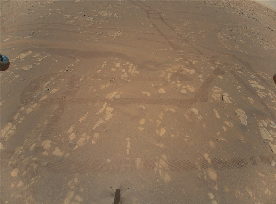 Bức ảnh trực thăng sao Hỏa chụp trong chuyến bay lần 2 hôm 22.4. Ảnh: NASA