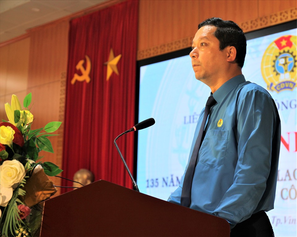 Đồng chí Thái Lê Cường, Thành ủy viên, Chủ tịch LĐLĐ TP.Vinh phát biểu tại buổi lễ. Ảnh: T.T