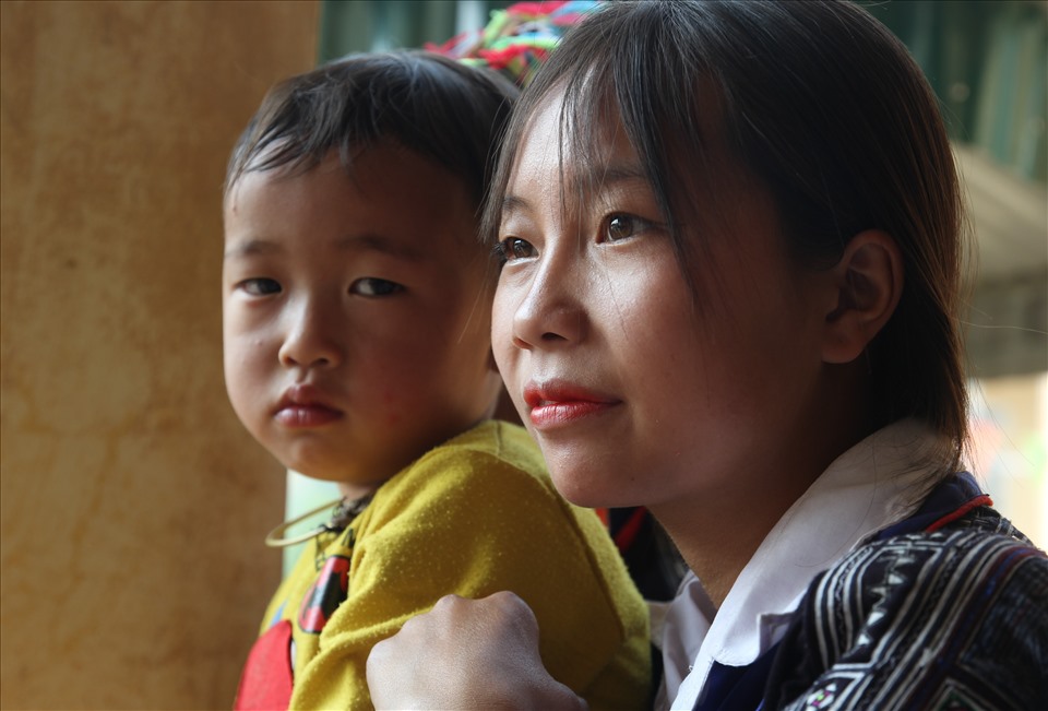 Các chiến sĩ, công an huyện Mù Cang Chải phấn đấu đến đầu tháng 5 hoàn thành mục tiêu, nhiệm vụ làm thẻ CCCD cho bà con nhân dân nơi đây.