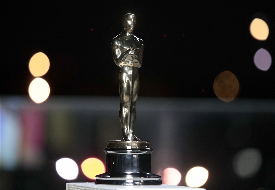 Một bức tượng vàng Oscar được trưng bày tại buổi lễ trao giải đặc biệt. Ảnh: AFP