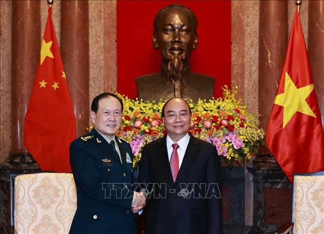 Chủ tịch Nước Nguyễn Xuân Phúc tiếp Bộ trưởng Bộ Quốc phòng Trung Quốc Ngụy Phượng Hòa. Ảnh: Thống Nhất/TTXVN