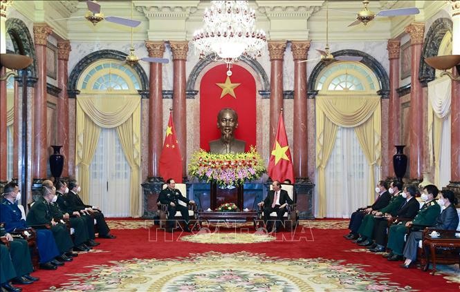 Chủ tịch Nước Nguyễn Xuân Phúc tiếp Bộ trưởng Bộ Quốc phòng Trung Quốc Ngụy Phượng Hòa. Ảnh: Thống Nhất/TTXVN