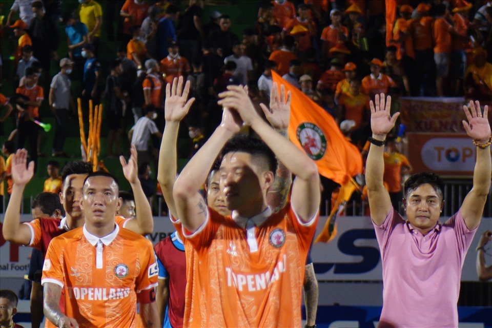 Huấn luyện viên Đức Thắng cùng đội Bình Định đang có chuỗi phong độ tệ với 3 trận thua liên tiếp tại V.League và Cúp Quốc gia. Ảnh: Nguyễn Đăng.