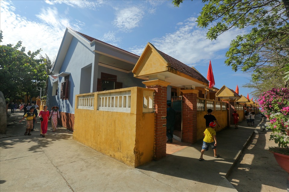 Cụm dân cư trên đảo Sinh Tồn.