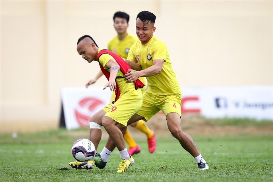Các cầu thủ Thanh Hoá đang hừng hực khí thế trước trận đấu gặp Hoàng Anh Gia Lai. Đội bóng xứ Thanh cũng đang “hồi sinh” mạnh mẽ tại V.League với chuỗi 4 trận bất bại. Ảnh: T.H