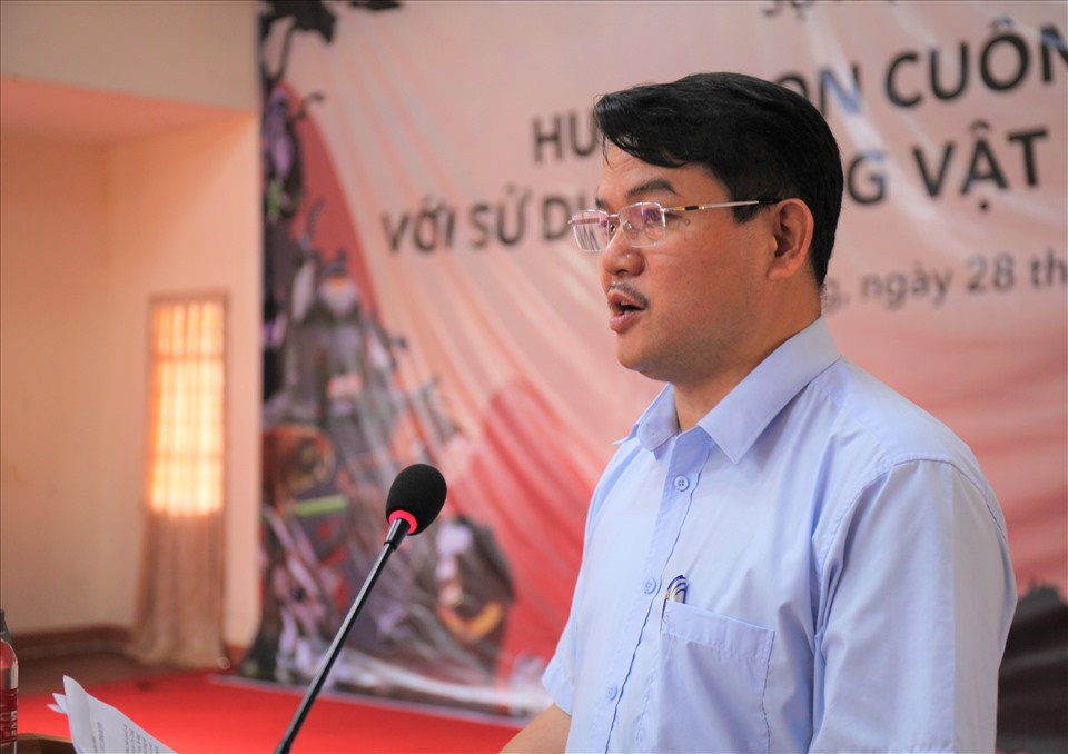 Đồng chí Vi Văn Quý - Phó chủ tịch UBND huyện Con Cuông phát biểu tại buổi lễ. Ảnh: Trần Tuyên