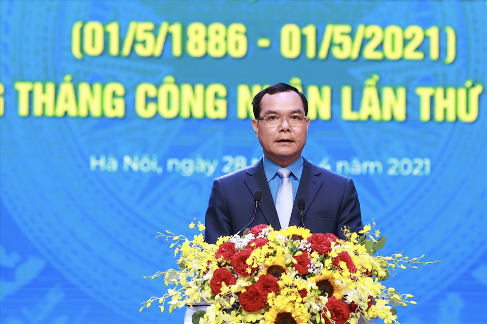 Uỷ viên Trung ương Đảng, Chủ tịch Tổng LĐLĐVN Nguyễn Đình Khang phát biểu khai mạc Lễ kỷ niệm. Ảnh: Hải Nguyễn