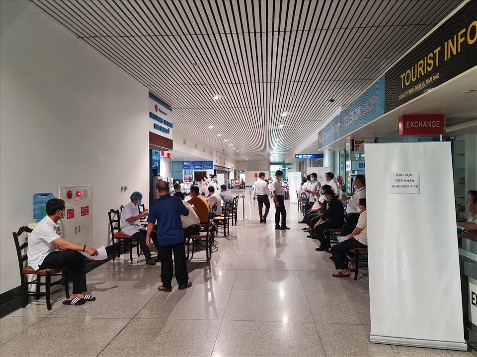 Khu vực tiến hành nhân hồ sơ và tiêm vaccine COVID-19 cho cán bộ, nhân viên sân bay. Ảnh: Cảng HKQT Tân Sơn Nhất.