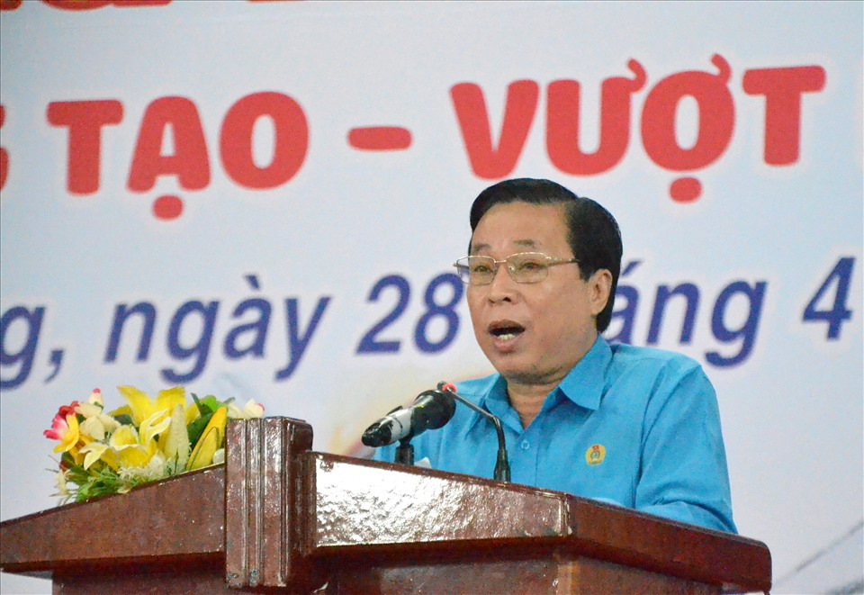 Chủ tịch LĐLĐ tỉnh Kiên Giang Trần Thanh Việt phát biểu tại buổi lễ. Ảnh: Lục Tùng