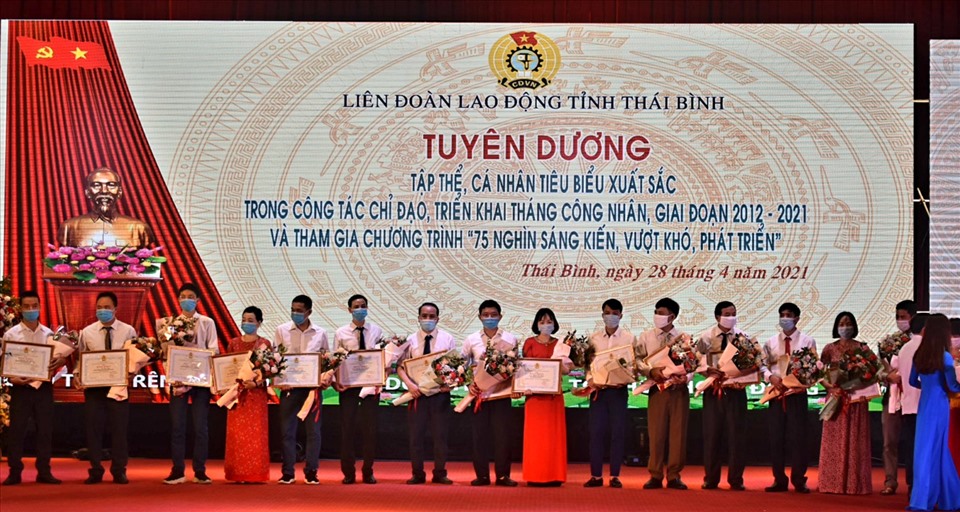 Khen thưởng tập thể, cá nhân