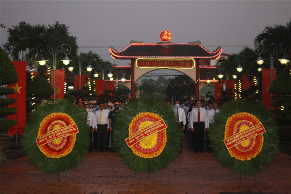 Rạng sáng ngày 29.4, lãnh đạo thành phố Cần Thơ đã có mặt tại Nghĩa trang Liệt sĩ thành phố để dâng hương tri ân các anh hùng liệt sĩ