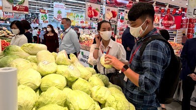 Khách tham quan, mua sắm tại Trung tâm thương mại GO ! Thái Nguyên trong ngày khai trương (29.4). Ảnh: Vũ Long