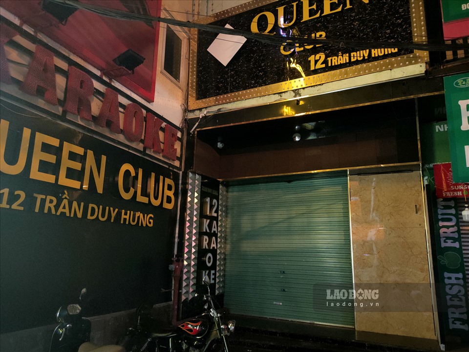 Trên các tuyến phố Trần Duy Hưng, Trần Thái Tông (Cầu Giấy - Hà Nội) hầu hết các quán karaoke, Clup đều đóng cửa, dừng hoạt động sau khi có Công điện của Chủ tịch UBND TP. Hà Nội.
