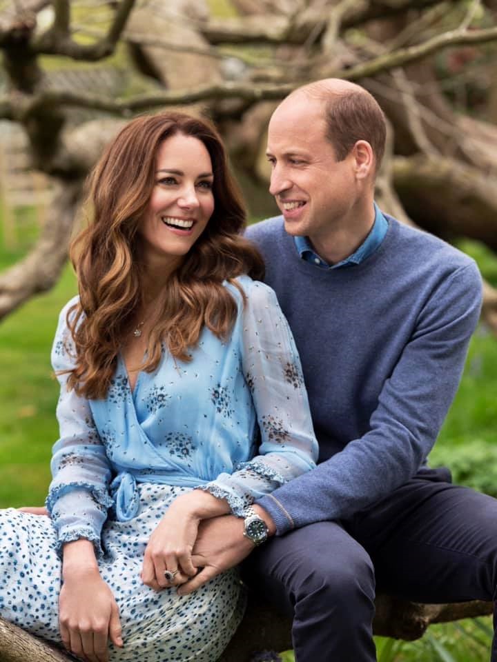 Hai hình ảnh mới nhất của Hoàng tử William và Công nương Kate cùng ảnh đám cưới cách đây 10 năm được hoàng gia Anh chia sẻ nhân kỷ niệm 10 năm ngày cưới của vợ chồng hoàng tử. Ảnh: Hoàng gia Anh.