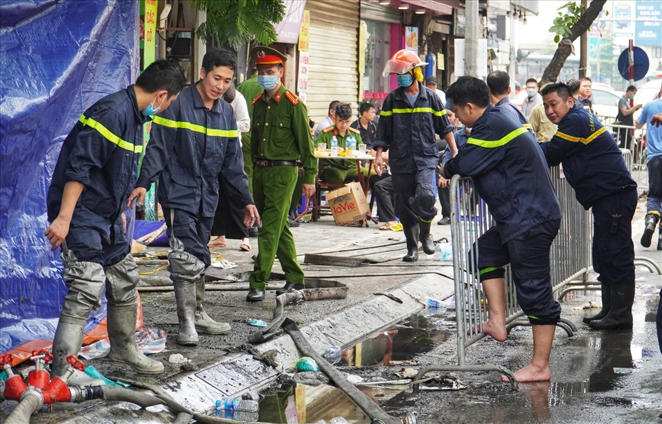 Hiện cơ quan chuyên môn vẫn đang làm công tác khám nghiệm hiện trường.