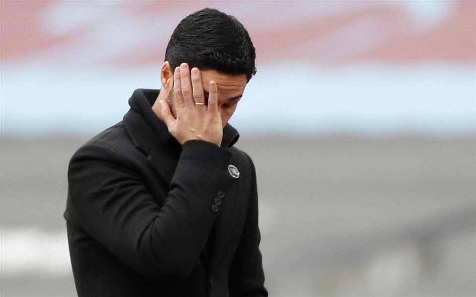 Mikel Arteta đã rất sốc với kết quả và màn trình diễn của đội nhà, khiến kết quả của ông còn kém hơn cả người tiền nhiệm. Ảnh: AFP