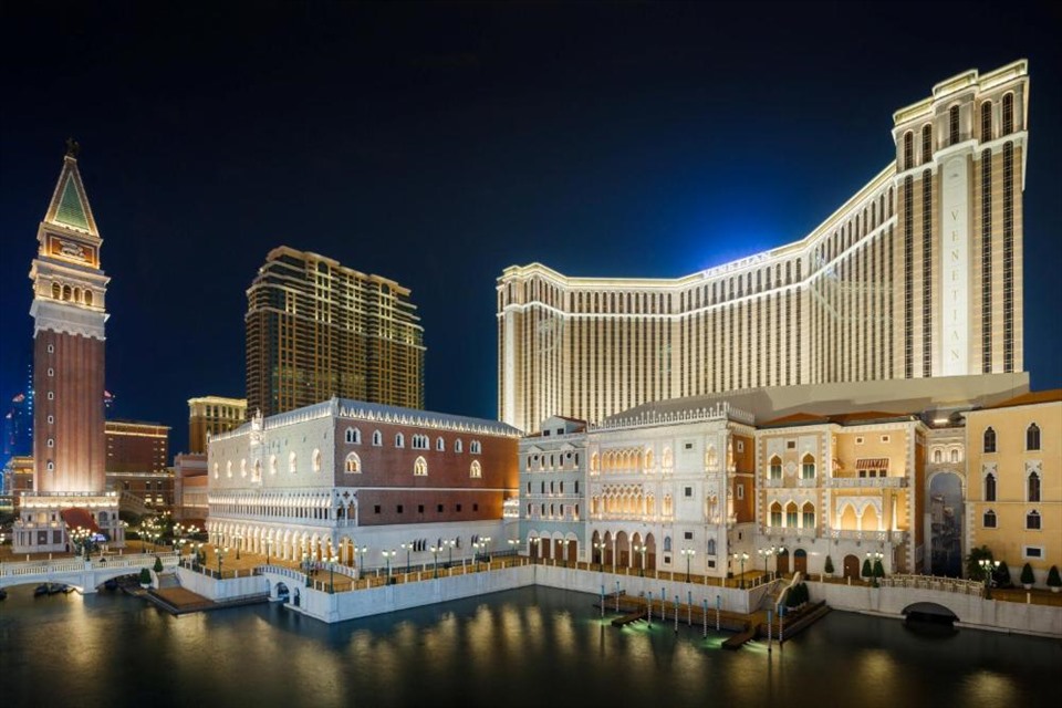 The Venetian Macao - khu tích hợp khách sạn, casino...mang phong cách Venice của Ý