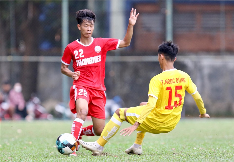 U19 PVF (áo đỏ) và U19 Sông Lam Nghệ An cùng giành quyền vào tứ kết. Ảnh: BTC