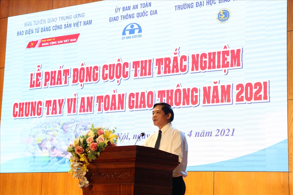 Tổng Biên tập Báo điện tử Đảng Cộng sản Việt Nam, Trưởng ban Tổ chức cuộc thi Trần Doãn Tiến phát biểu khai mạc.