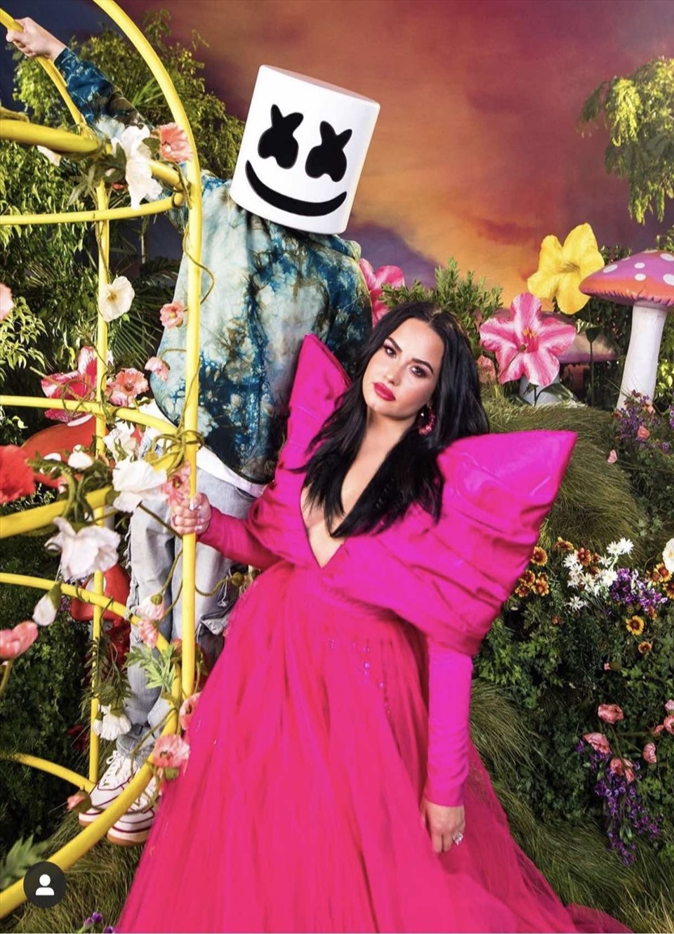 Demi Lovato và chiếc đầm Made by CONG TRI trong bản hit “OK not to be OK”.