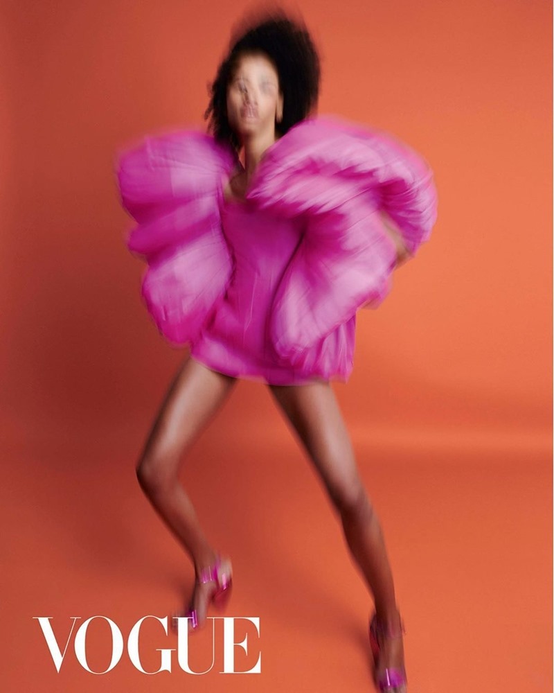 Người mẫu Estelle Enette có được khoảnh khắc mờ ảo, đầy nghệ thuật trên tạp chí Vogue Ấn Độ, số ra tháng 4/2020 với thiết kế của NTK Công Trí.