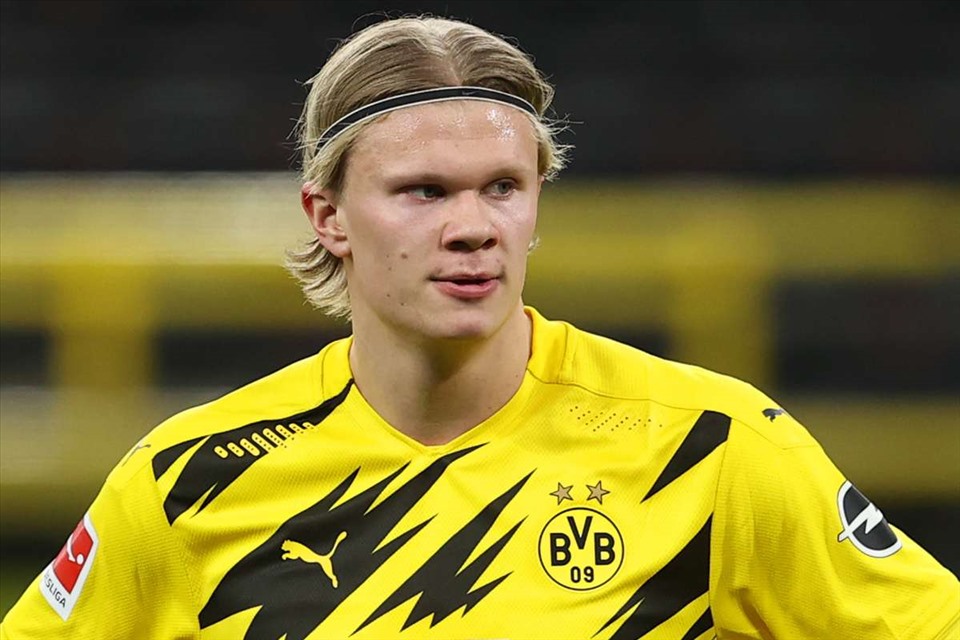 Haaland còn phải gánh Dortmund đến khi nào? Ảnh: AFP.