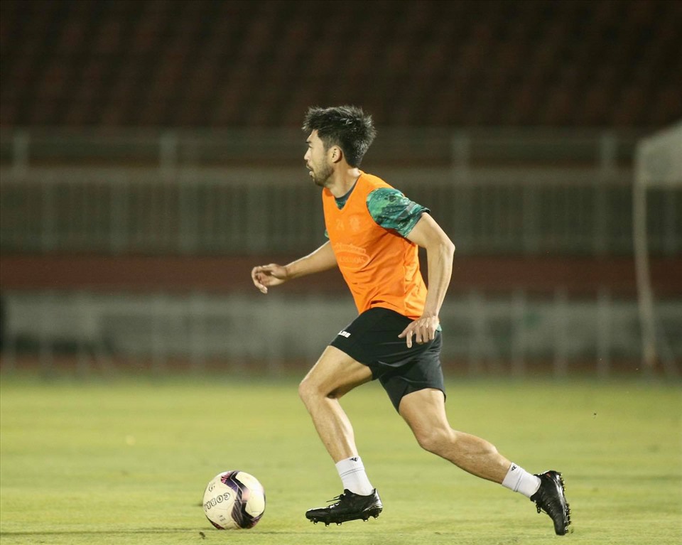Lee Nguyễn trở lại tập luyện tiếp thêm hy vọng có điểm cho TPHCM. Ảnh: Fanpage CLB TPHCM.