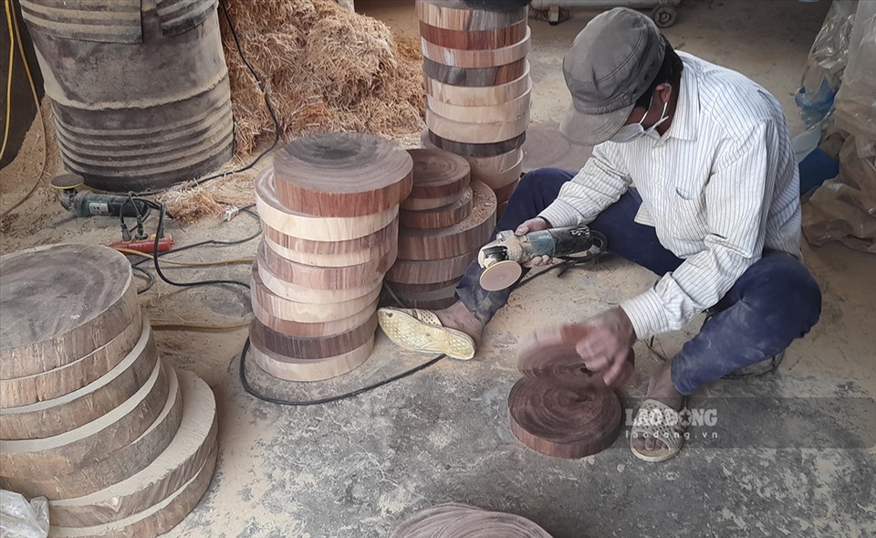 Theo ông Trần Quốc Khánh, Hạt trưởng Hạt kiểm lâm huyện Tủa Chùa, tỉnh Điện Biên thì việc quản lý, xử lý vi phạm còn có nhiều bất cập bởi những quy định về quản lý, truy xuất nguồn gốc lâm sản.