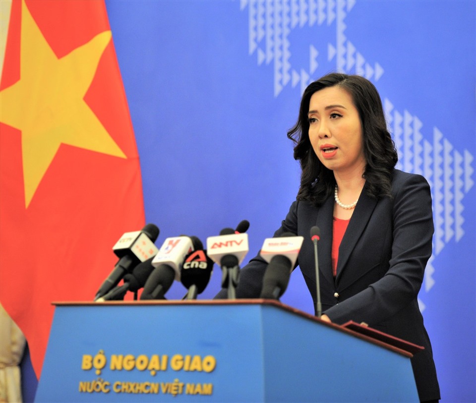 Người phát ngôn Bộ Ngoại giao Lê Thị Thu Hằng thông tin về hộ chiếu vaccine của Việt Nam. Ảnh: Bộ Ngoại giao.