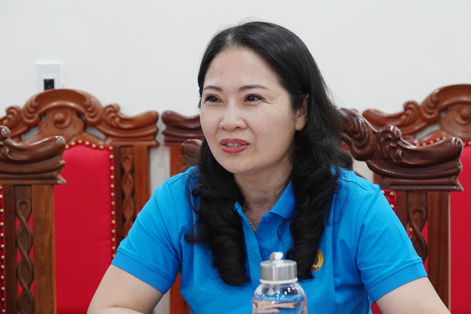 Bà Lê Thị Hải Yến - Phó Chủ tịch LĐLĐ Hà Tĩnh đề nghị Quỹ TLV quan tâm hỗ trợ tốt hơn nữa cho Hà Tĩnh. Ảnh: TT.
