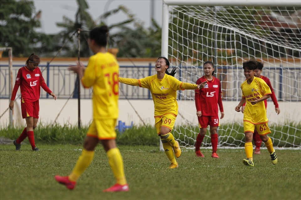 Hồng Châm (69) ghi bàn duy nhất giúp U19 Phong Phú Hà Nam có chiến thắng trước U19 TPHCM. Ảnh: M.H