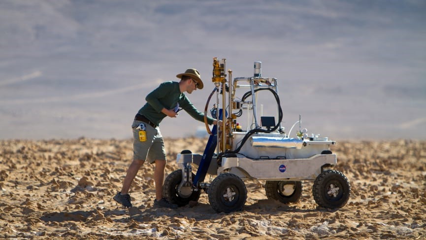 Với địa hình và điều kiện tương tự sao Hỏa, sa mạc Atacama là nơi NASA chọn làm địa điểm thử nghiệm thực địa cho robot . Ảnh: NASA