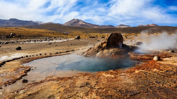 Cánh đồng địa nhiệt El Tatio với 80 mạch nước phun. Ảnh: AFP