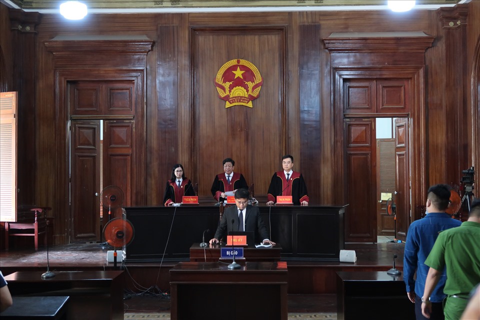 Hội đồng xét xử sơ thẩm quyết định hoãn phiên tòa, dự kiến sẽ xét xử trở lại vào ngày 22.4.2021. Ảnh: Nguyễn Huy