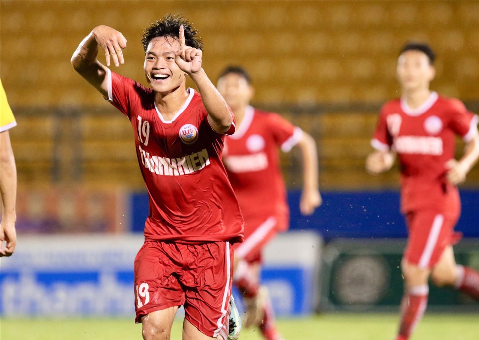 U19 Sông Lam Nghệ An dẫn trước Hà Nội 4-1 chỉ sau hiệp 1. Ảnh: BTC