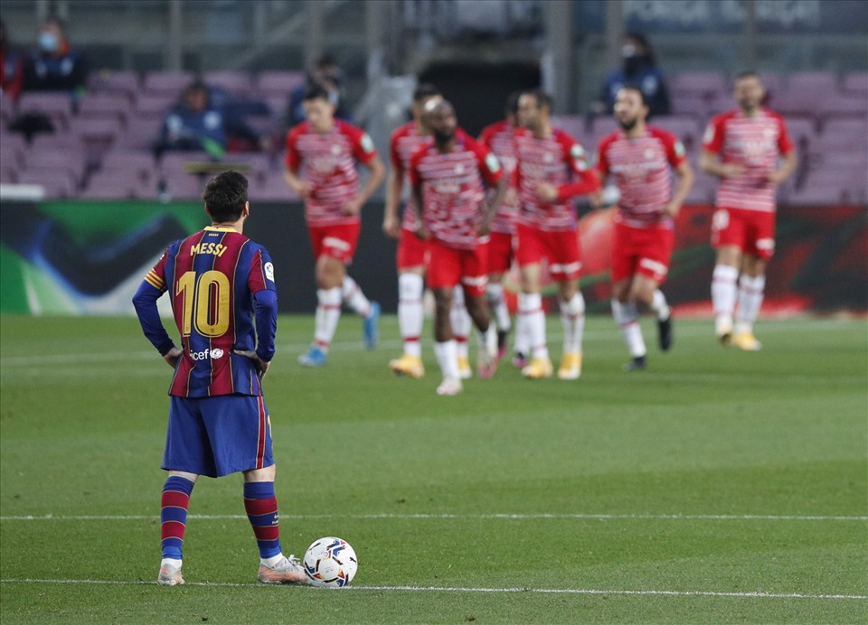 Messi và Barca vừa có lần đầu tiên thua Granada tại Nou Camp. Ảnh: La Liga.