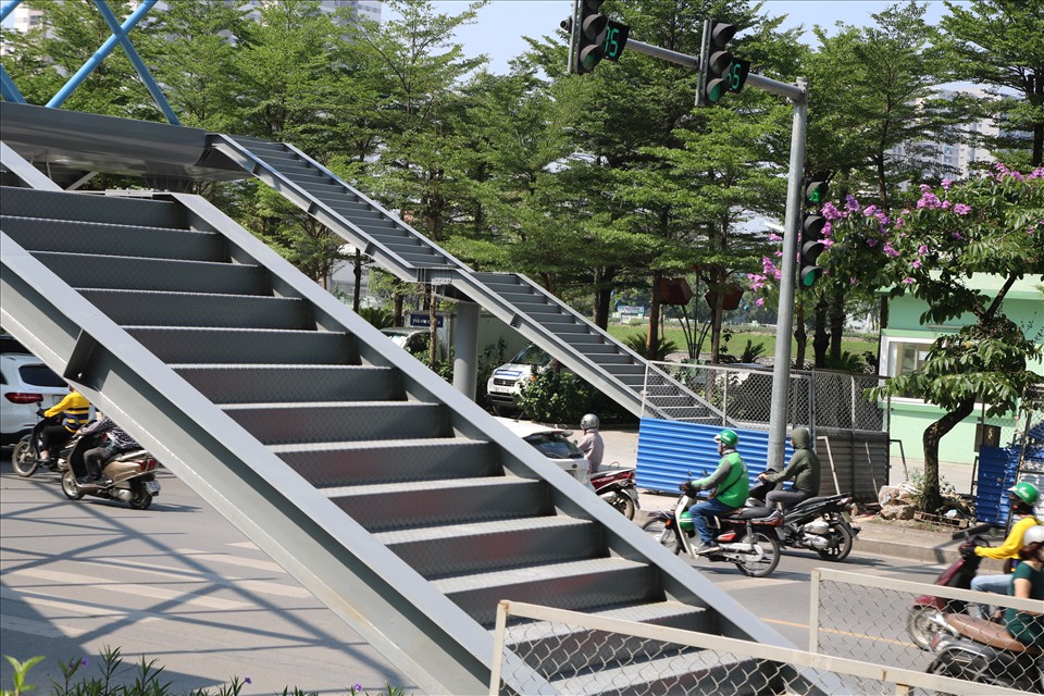 Đây là một trong những công trình có tính thẩm mĩ cao, đẹp nhất trong các cầu bộ hành tại Hà Nội.