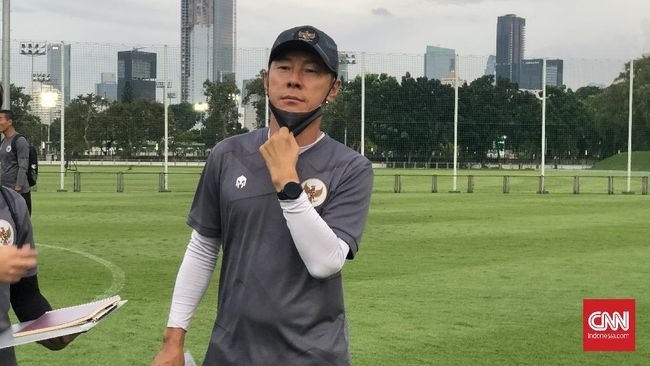 Huấn luyện viên Shin Tae-yong muốn cùng tuyển Indonesia thắng cả tuyển Việt Nam, Thái Lan và UAE. Ảnh: CNN Indonesia.