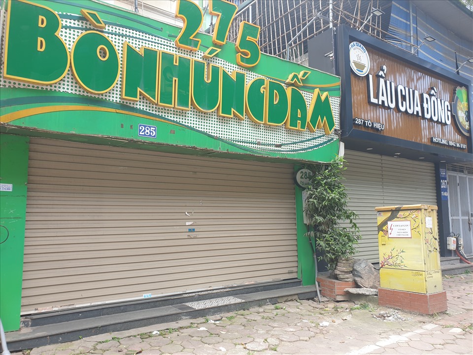 Nhiều nhà hàng, quán ăn đóng cửa phòng dịch trên phố Tô Hiệu.
