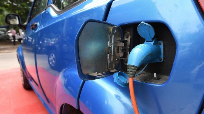 Giá thành cho những chiếc ôtô điện sẽ giảm sâu trong 5 năm tới. Ảnh: AFP.