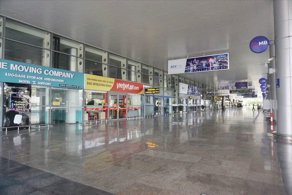 Sân bay Đà Nẵng thưa thớt khách trong ngày 11.5.