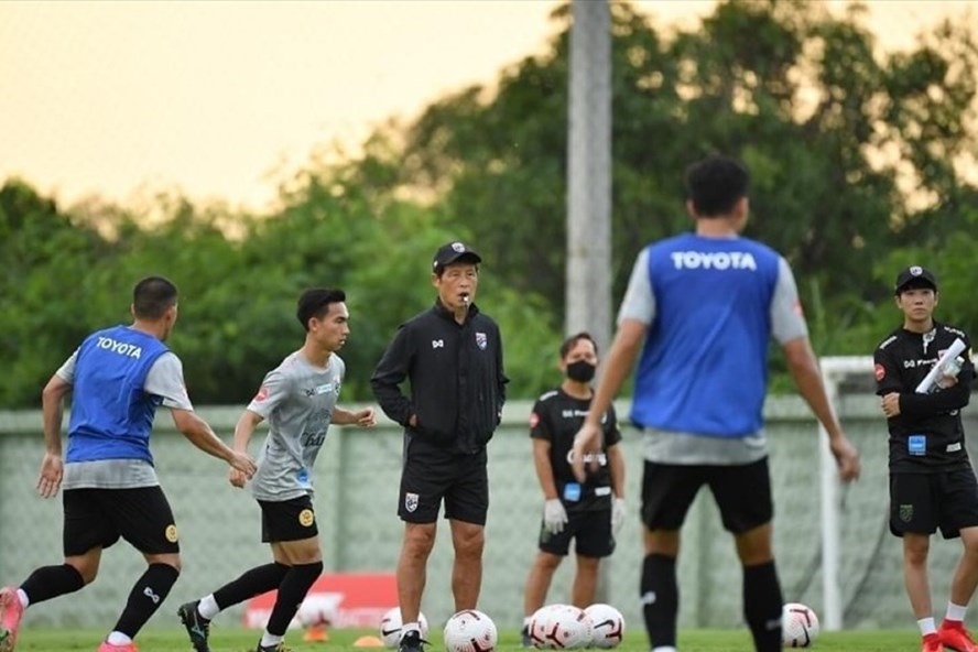 Kế hoạch chuẩn bị cho vòng loại World Cup 2022 của tuyển Thái Lan bị ảnh hưởng khi có 2 cầu thủ nhiễm COVID-19. Ảnh: Thairath.