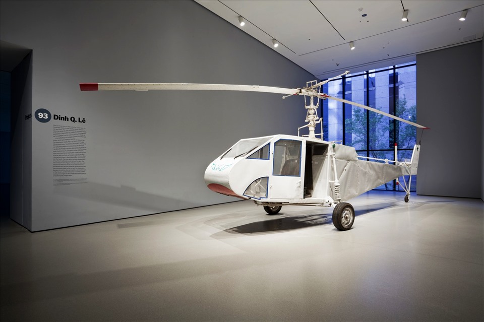 Tác phẩm Người nông dân và máy bay trực thăng (năm 2006) lừng danh của Dinh Q. Lê. Ảnh: MoMA