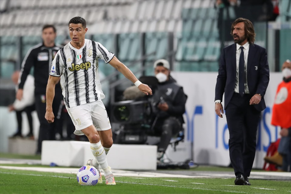 Andrea Pirlo thiếu kinh nghiệm quản lý và gò ép Cristiano Ronaldo vào lối chơi nên không đạt hiệu quả tối đa. Ảnh: Serie A