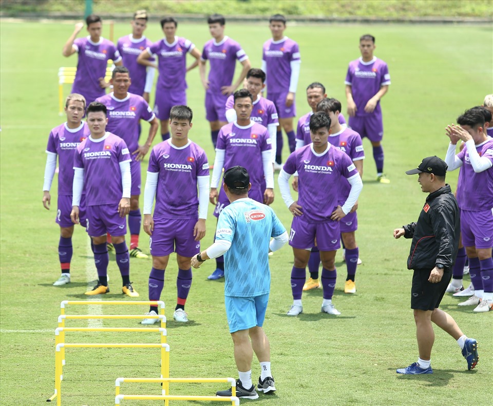 Đội tuyển Việt Nam được rèn luyện thể lực rất kỹ lưỡng bằng những giáo án khác nhau trong mỗi buổi tập. Đây là tiền đề để các cầu thủ có thể đạt thể trạng tốt nhất khi lịch thi đấu vòng loại World Cup 2022 diễn ra với mật độ dày đặc 4 ngày/trận. Ảnh: T.T