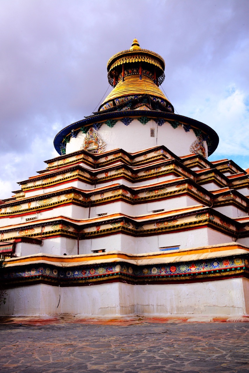 Kiến trúc một tu viện Phật giáo ở Tây Tạng, cao nguyên cao nhất thế giới. Ảnh Sơn Nam