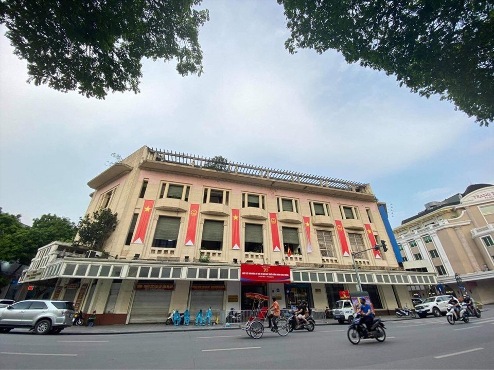 Tòa nhà 91 Đinh Tiên Hoàng (Hoàn Kiếm) - nơi làm việc của ông Nguyễn Văn Thanh được phong tỏa. Ảnh: TG