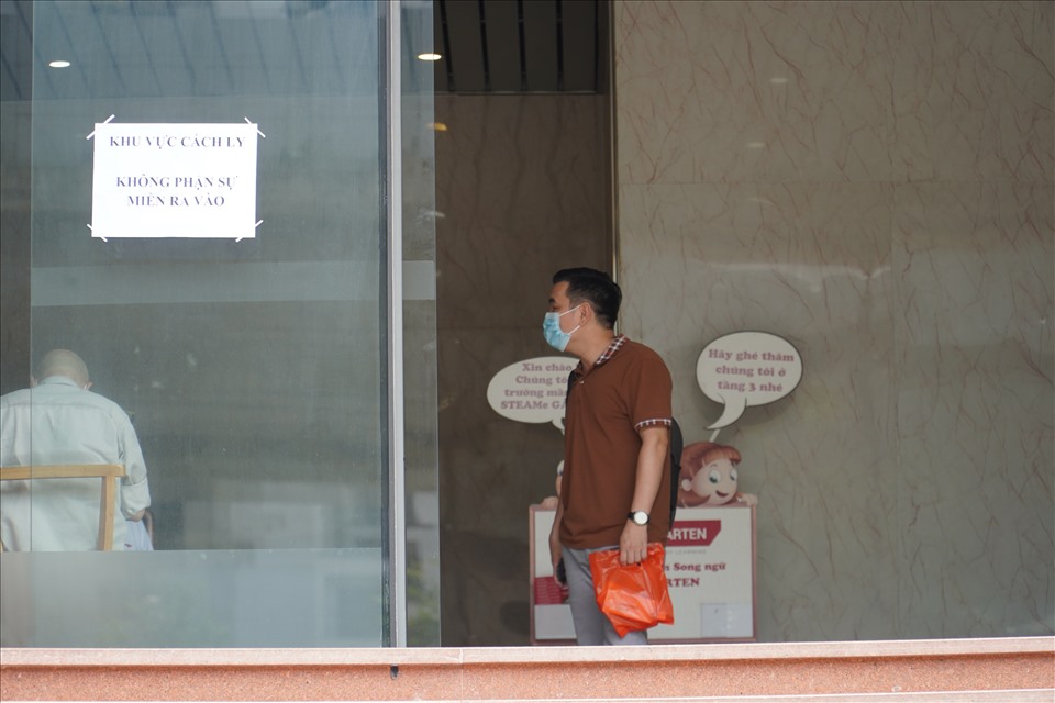 Sáng 13/5, Trung tâm kiểm soát bệnh tật Hà Nội công bố thêm 4 ca dương tính với SARS-CoV-2. Trong đó có trường hợp bệnh nhân P.T.Đ., nam, 42 tuổi, trú tại chung cư Hồ Gươm Plaza, quận Hà Đông.